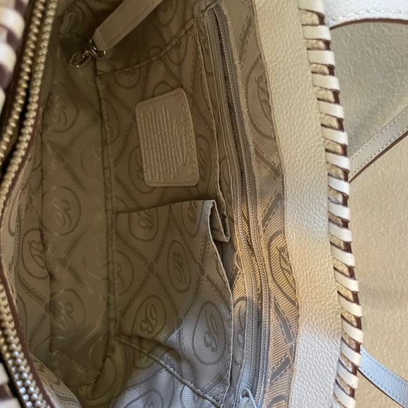 Brighton Ferrara Collection Gabriella medallion medium handbag - Picture 7 of 10